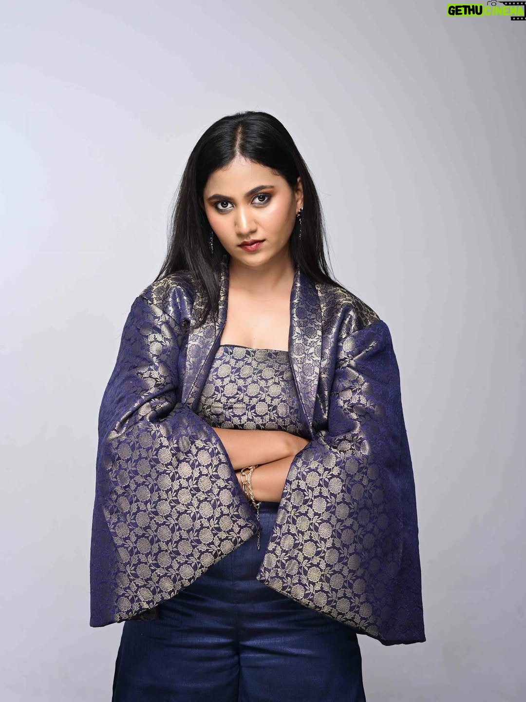 Deepika Gowda - 6.3K Likes - “Blue, but make it bold 💙🔥”
Outfit- @apsara_designer_studio 
MUA - @makeoverwith_swathigrs 
Pc - @prashu_photographer 
#blue 
#trending 
#instamood 
#deepikagowda