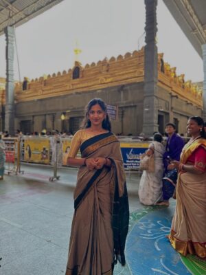 Deepika Gowda Instagram - ಓಂ ಶ್ರೀ ಗುರು ರಾಘವೇಂದ್ರಾಯ ನಮಃ 🙏❤️