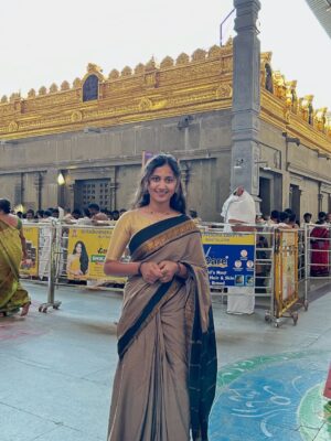 Deepika Gowda Instagram - ಓಂ ಶ್ರೀ ಗುರು ರಾಘವೇಂದ್ರಾಯ ನಮಃ 🙏❤️