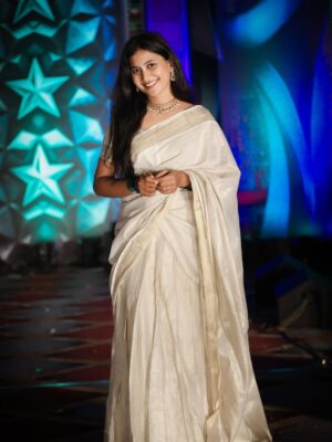 Deepika Gowda Instagram - 1-1-2🧿26 happy new year ❤️
Jewellery- @saaya_studio.in
Outfit- @saaya_studio.in
#newyear
#kannada
#instamood