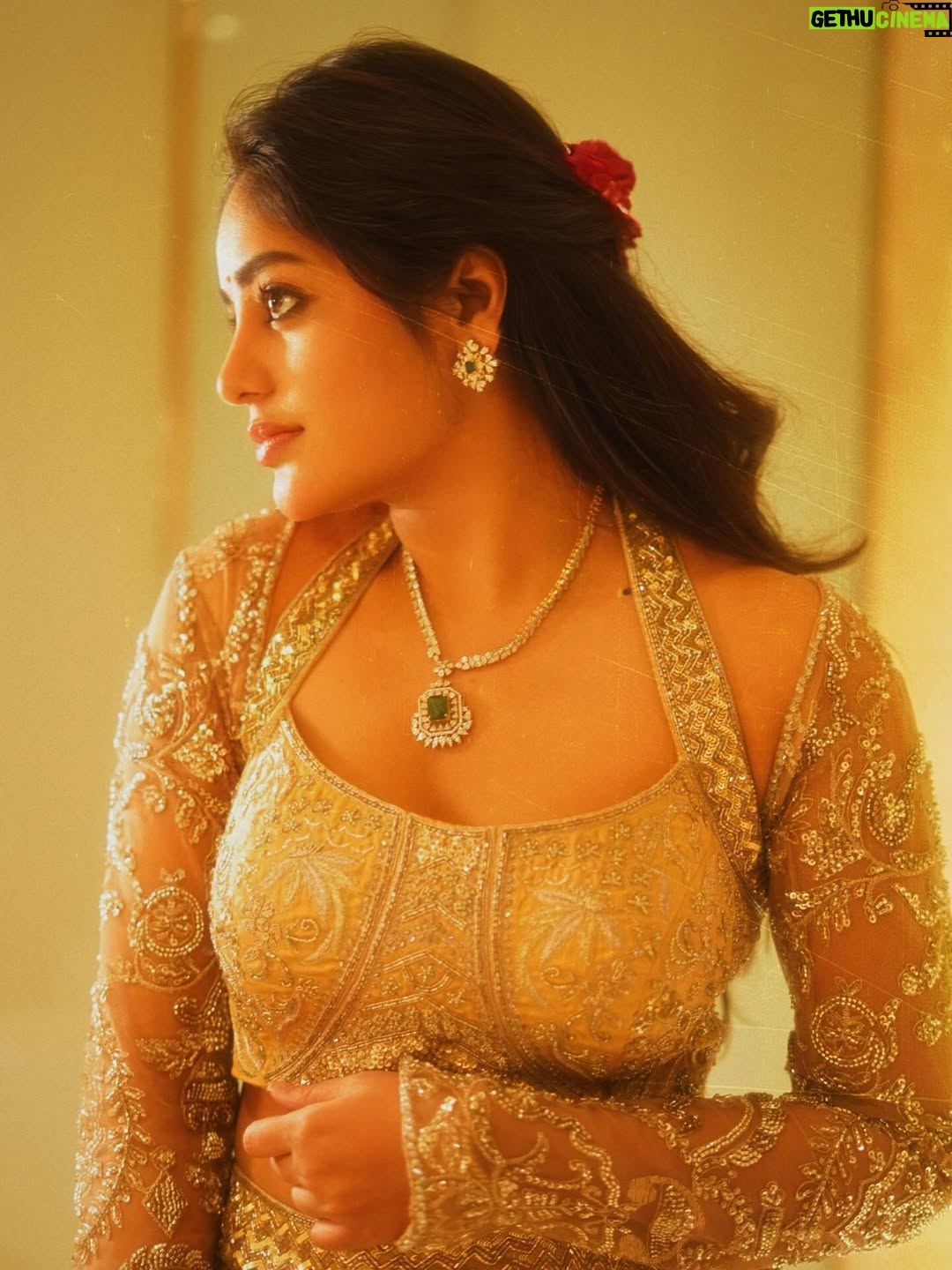 Deepshikha U - 30.5K Likes - Regal, wrapped in gold! ✨✨✨

Jewellery: @tyaanijewellery 
Attire: @gowrisignatures 
Photography: @harishvobbilisetty 
Hair: @dreamlook_by_swapnareddy
