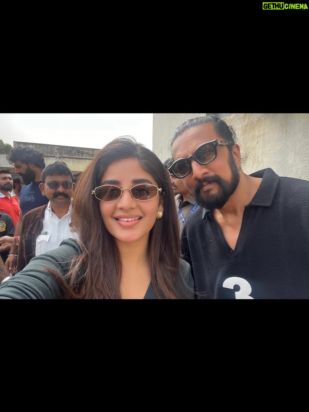 Deepshikha U - 198.5K Likes - Dear Baadshah @kichchasudeepa sir ❤️❤️🤗 thanks for the love you have given us, the opportunity that you have given me in the film 🌸🤗✨ your fans, the craze, your stardom is that something that cannot be described… the whistle moments accross the Karnataka theatres, people dancing with you for Dada yaar Gotha song… the audience gathered to see you everywhere are just remarkable experiences…blessed to be part of the #blockbuster #Mark 

I will be keep saying Dada yaar Gotha 😁🔥✨ 

Thank you @vijay_kartikeyaa sir for writing such amazing character, the confidence and the freedom that you have given me to potray such strong character and believing in me ❤️✨ 

Thank you @michaelarun for your constant encouragement and support 🤗✨ 

Thank you @sathyajyothifilms for accommodating me warmly and for everything that went into making this journey special ❤️ 

Thanks to each and everyone in this beautiful journey ❤️

#Mark #Markthefilm Running successfully everywhere! 🔥✨ 

Celebrate this new year with Mark and enjoy with your families 🎉🎊✨

#grateful