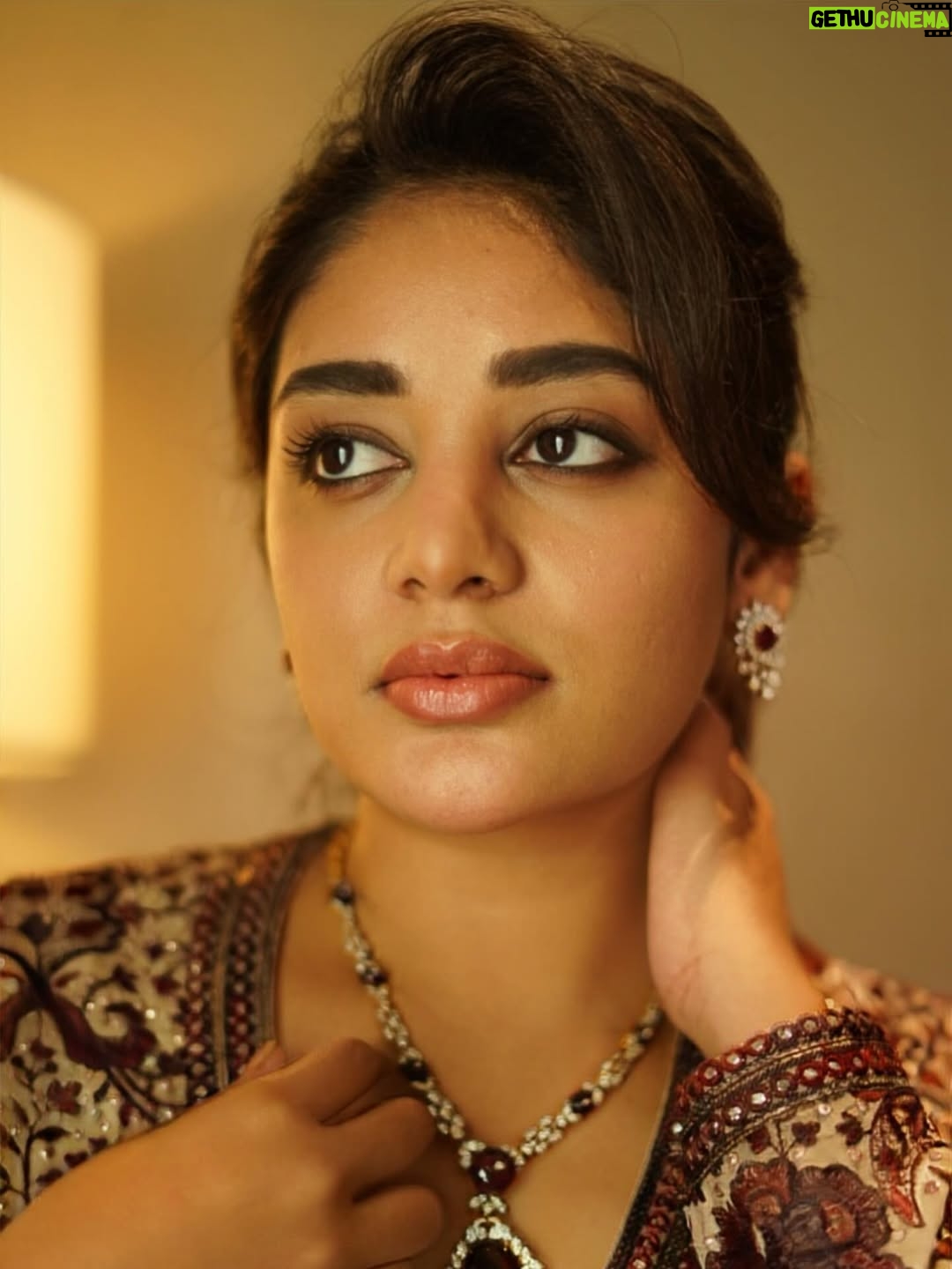 Deepshikha U - 18.2K Likes - Be the sunshine for someone to smile!! ✨✨

Jewellery: @tyaanijewellery 
Photography: @harishvobbilisetty 
Attire: @kashishindia