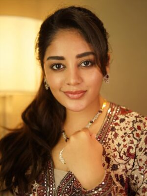 Deepshikha U Instagram - Be the sunshine for someone to smile!! ✨✨

Jewellery: @tyaanijewellery 
Photography: @harishvobbilisetty 
Attire: @kashishindia