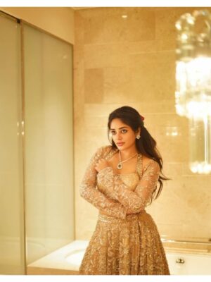 Deepshikha U Instagram - Regal, wrapped in gold! ✨✨✨

Jewellery: @tyaanijewellery 
Attire: @gowrisignatures 
Photography: @harishvobbilisetty 
Hair: @dreamlook_by_swapnareddy