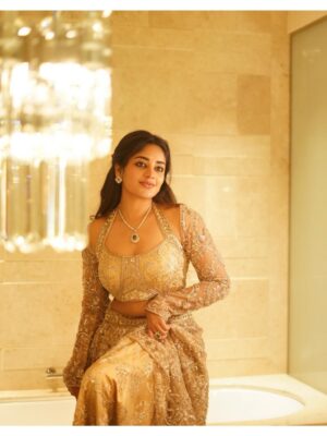 Deepshikha U Instagram - Regal, wrapped in gold! ✨✨✨

Jewellery: @tyaanijewellery 
Attire: @gowrisignatures 
Photography: @harishvobbilisetty 
Hair: @dreamlook_by_swapnareddy