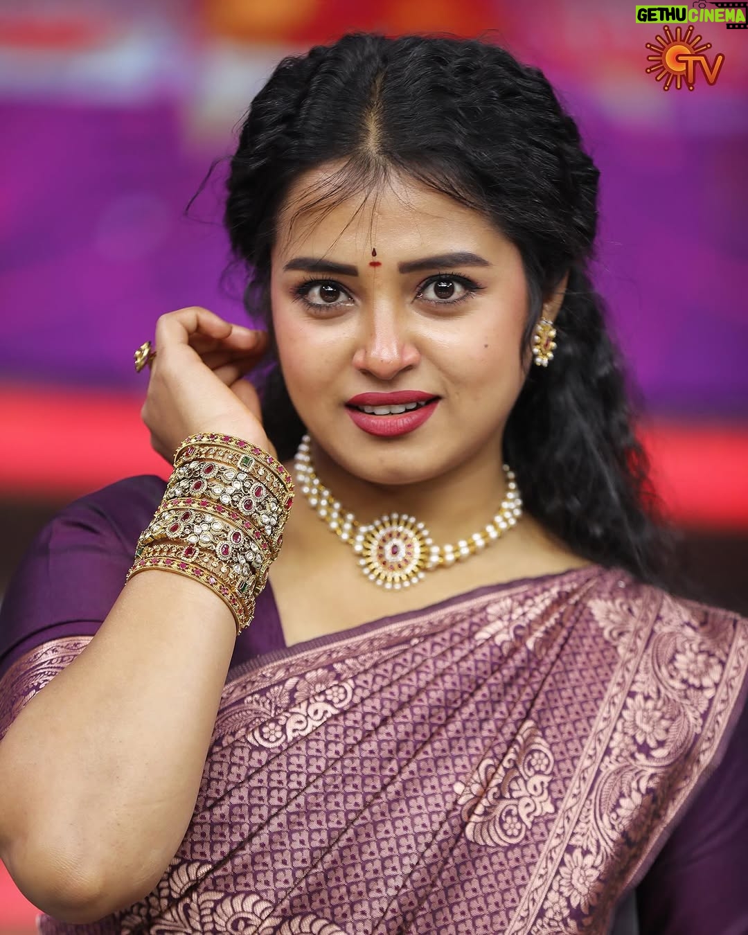 Deepthi Rajendra - 4.4K Likes - Rettai vaal vennila! 😍

#SunTV #DeepthiRajendra #ManamagaleVaa #SunDigital