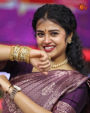 Deepthi Rajendra Instagram - Rettai vaal vennila! 😍
#SunTV #DeepthiRajendra #ManamagaleVaa #SunDigital