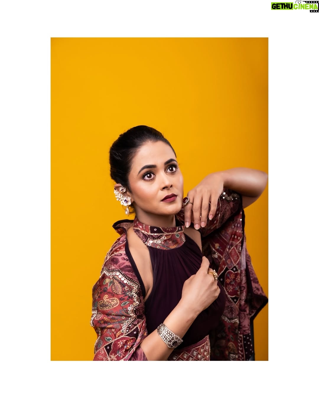 Deepti Devi - 9.4K Likes - Straight from the Red carpet 
 
Teamwork.
MUAH: @makeupartist_k_art_kalpana 

Outfit : @styleupwithsakshee 

 Photograhy : @shotbyrohitdey 

Jewellery: @sorayaajewels_ 

#premiere #deeptidevi #photoshoot #redcarpet #glam #style #movie #fashion