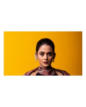 Deepti Devi Instagram - Straight from the Red carpet 
 
Teamwork.
MUAH: @makeupartist_k_art_kalpana 

Outfit : @styleupwithsakshee 

 Photograhy : @shotbyrohitdey 

Jewellery: @sorayaajewels_ 

#premiere #deeptidevi #photoshoot #redcarpet #glam #style #movie #fashion