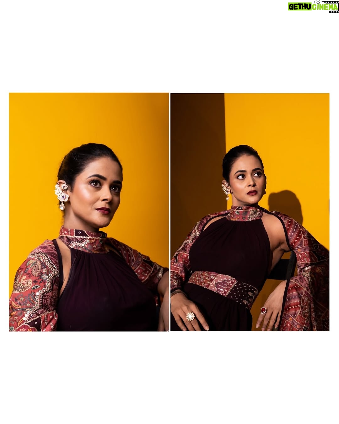 Deepti Devi - 9.4K Likes - Straight from the Red carpet 
 
Teamwork.
MUAH: @makeupartist_k_art_kalpana 

Outfit : @styleupwithsakshee 

 Photograhy : @shotbyrohitdey 

Jewellery: @sorayaajewels_ 

#premiere #deeptidevi #photoshoot #redcarpet #glam #style #movie #fashion