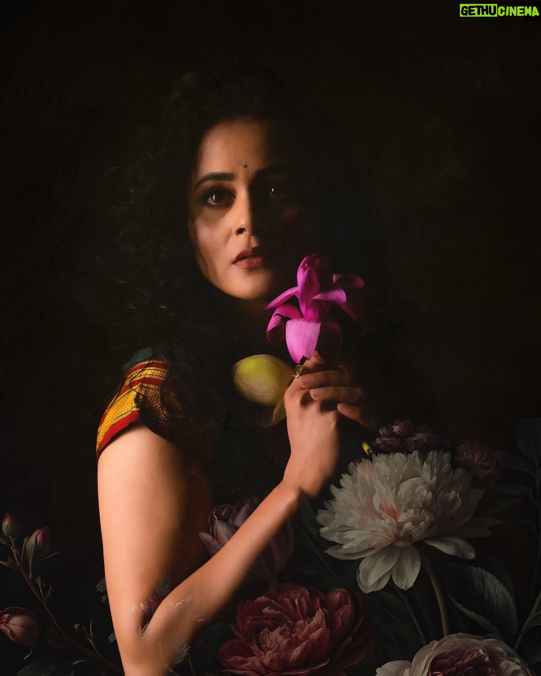 Deepti Devi - 2.3K Likes - आँखों में इतनी गहराई थी कि लफ़्ज़ किनारे पर रह गए.. 

#deeptidevi #painting #potraitshoot #photography #deepinthought #deeptidevioriginal