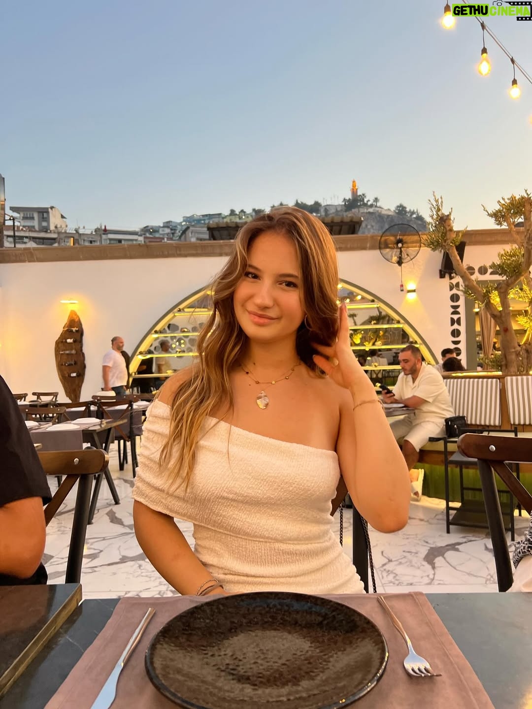 Defne Erşen - 3.2K Likes - b-day!