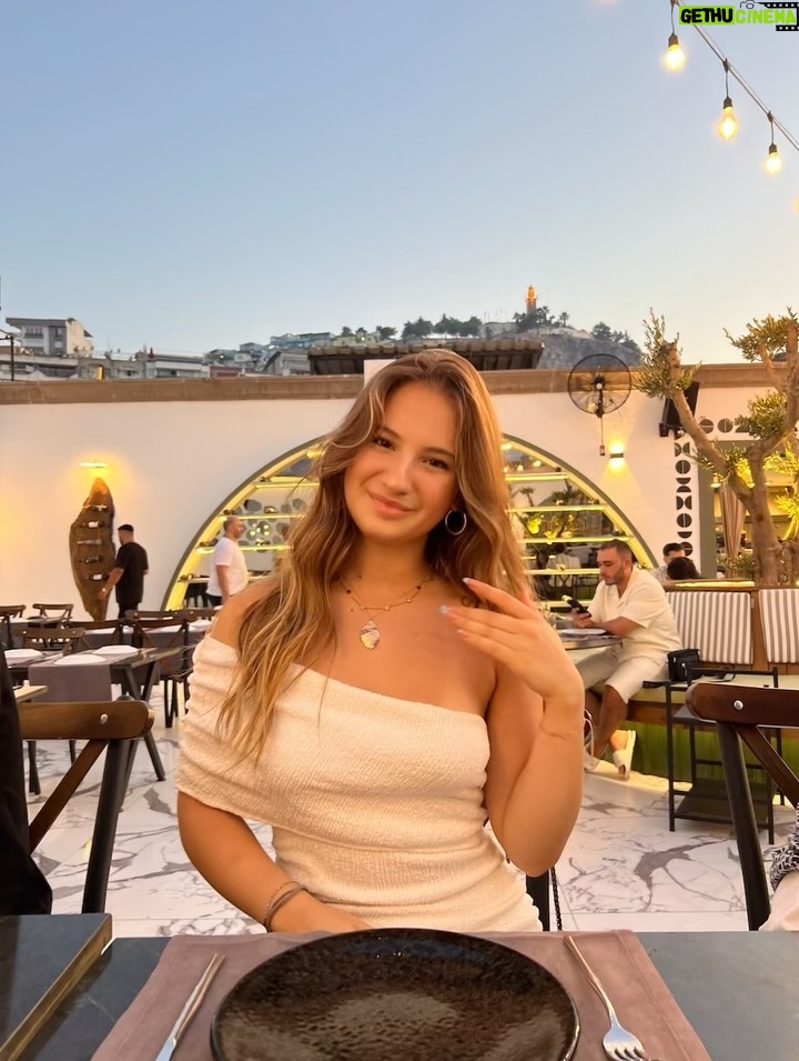 Defne Erşen - 3.2K Likes - b-day!