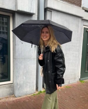 Delfina Chaves Instagram - Foto turista literal así 🥶