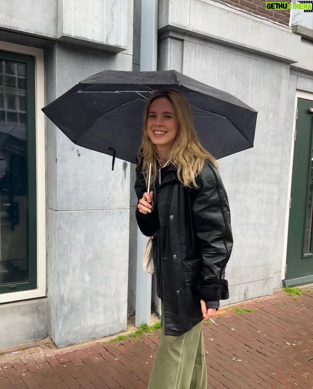 Delfina Chaves - 118.4K Likes - Foto turista literal así 🥶