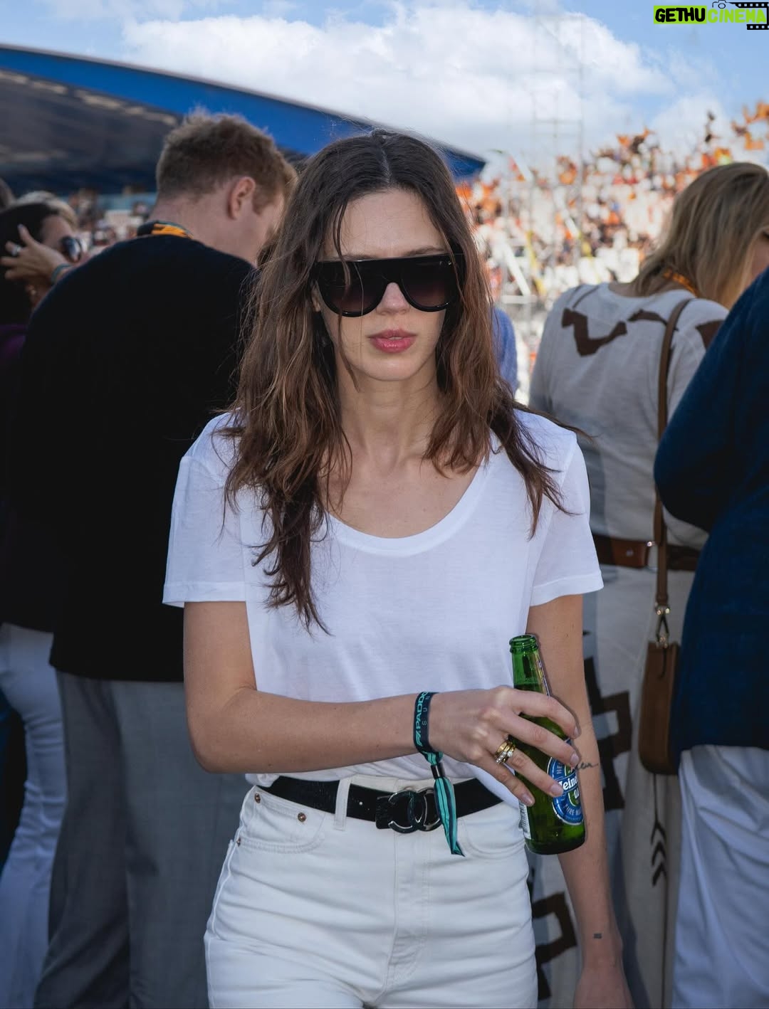 Delfina Chaves - 62.1K Likes - Fin de semana de F1 en el Dutch Grand Prix junto a @heineken_ar 🎯