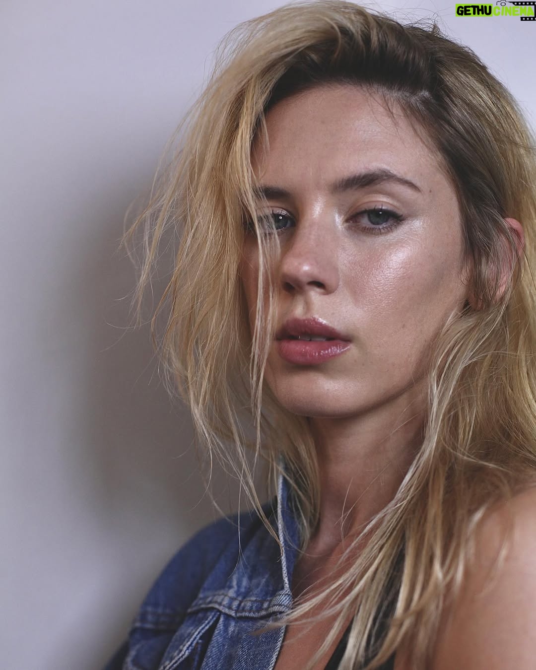 Delfina Chaves - 104.8K Likes - Nuevo color 🎬 x  @klerhouse . @christiandipetta @diegoromanquesada 
. @belusanzmakeup