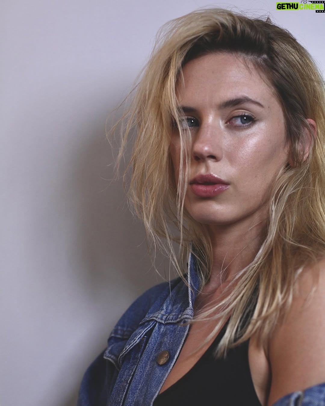 Delfina Chaves - 104.8K Likes - Nuevo color 🎬 x  @klerhouse . @christiandipetta @diegoromanquesada 
. @belusanzmakeup