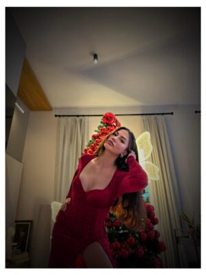 Demet Özdemir Instagram - En iyi dilekler henüz gerçekleşmemiş olanlardır … Her daim yolculuklarımızın sevgiden geçmesi dileğiyle … Hoşgel 2026 🌹