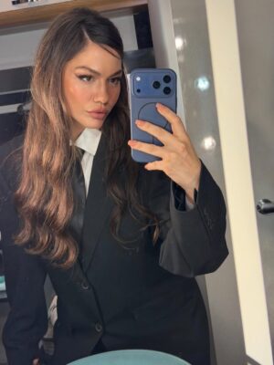 Demet Özdemir Instagram - 🖤