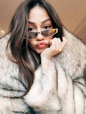 Demet Özdemir Instagram - Ice Ice Baby 🌬️