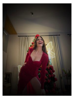 Demet Özdemir Instagram - En iyi dilekler henüz gerçekleşmemiş olanlardır … Her daim yolculuklarımızın sevgiden geçmesi dileğiyle … Hoşgel 2026 🌹