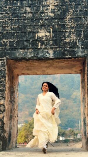 Denima Shrivastava Instagram - Living the bollywood dream🤍✨
.
.
.
.
.
.
.
.
.
.
.
.
.
.
.
.
Self shoot, video ideas, mountain shoot, travel shoot ideas, mobile videography, dreamy video, cinematic, aesthetic, pinterest, winters, new year, inspiration, tutorial, reels , Bollywood, Denima Shrivastava, instagram, fyp 

#reachedMARS #MARSCosmetics #dreamyvideo #selfshoot #fyp