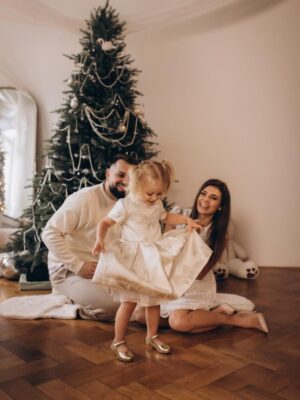 Denisa Pfauserová Instagram - Přejeme vám krásné Vánoce 🎄

Denča & Marťa & Nailinka