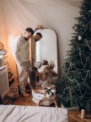 Denisa Pfauserová Instagram - Přejeme vám krásné Vánoce 🎄

Denča & Marťa & Nailinka