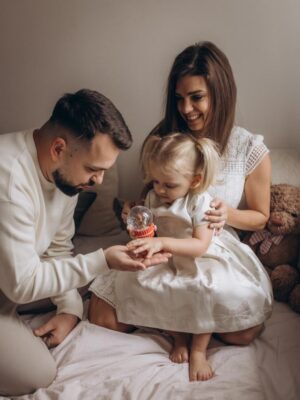 Denisa Pfauserová Instagram - Přejeme vám krásné Vánoce 🎄

Denča & Marťa & Nailinka