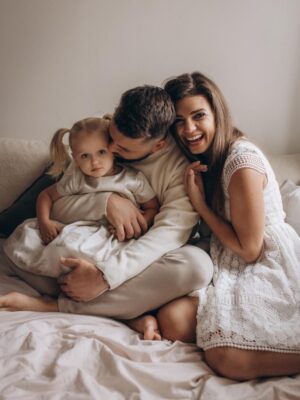 Denisa Pfauserová Instagram - Přejeme vám krásné Vánoce 🎄

Denča & Marťa & Nailinka