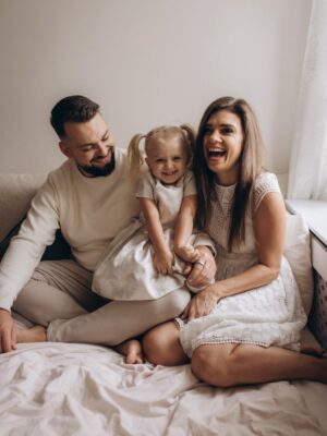 Denisa Pfauserová Instagram - Přejeme vám krásné Vánoce 🎄

Denča & Marťa & Nailinka