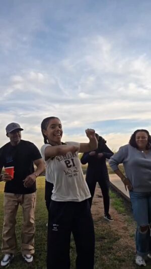 Denise Boutte Instagram - Who’s down for a Thanksgiving Dance Challenge? Obviously not me 🫣 LMAO 🤣 

Country living at its finest 🦃 HAPPY THANKSGIVING FAM!!!!! XoXo - DB’

#weeziana #weezianagirl #country #family #familytime #tiktok #tiktokupload #cute #trend #trendy #familytime #husband #dance #dancechallenge #LOVE