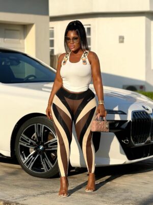 Destiny Etiko Instagram - Just me 😍😍😍
Born to stand out 📌 

What’s your favorite slide 🤩 

Well for me it’s the 10th slide 😜🤪 
gossssssssh 😍
A snippet of what I will be dropping on CHINEMELU’s tv 📺 on YouTube on Sunday 😁

Outfit by @slayersluxury 
Skin by @marymic_skincare_spa 
Snatched by @mapiatea 
Hair stylist @brownshuugaaextravaganza