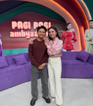 Dewi Perssik Instagram -