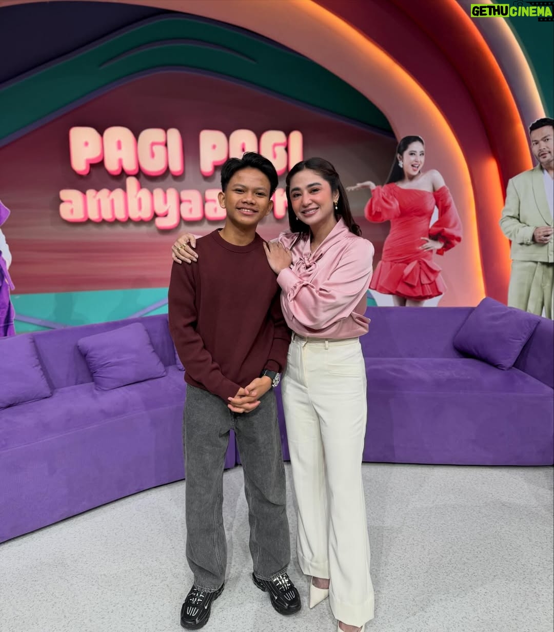Dewi Perssik - 18.4K Likes - 