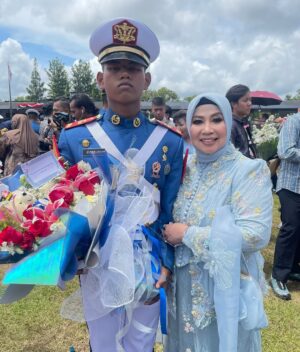 Dewi Perssik Instagram - proud of you mas gabriel bismilah barokallah …anakku..tarunaku yg tangguh, berbaktilah kepada bangsa dan negara, serta membahagiakan keluarga ya sayang, semoga Allah melindungi langkahmu dan mempermudah urusanmu ya nak.. pesan mama hanya satu.. JANGAN PERNAH TINGGALkAN SHOLAT DIMANAPUN BERADA ya sayang.. love you so much mas gabriel, selalu jaga nama baik ortu ya anakku soleh 🙏🏻❤️😇.
#wisjur #Akmil #magelang #dewiperssik #gabriel #TNI #AD