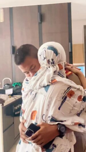 Dewi Perssik Instagram - Anak mama datang bawa senyum untuk mama.. sekarang mas gabriel kembali pergi ke magelang meraih mimpi⦠mama selalu berdoa untuk kamu nakā¦semangat terus yo mas, banyak cinta untuk anak mamaa amin ya robb š¤²š¤², setiap langkahmu Allah pasti lindungi. Doa mama selalu menyertai mas gabriel. Selalu mendoakan kamu anak mama š¤²š¤š.