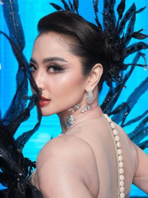 Dewi Perssik Instagram - Malam kemenangan Dangdut Academy 7✨
*Dark, bold, and undeniably powerful*
Dress @denny_opulence
Makeup By @herdanaprill
Hair Do By @rolandhairstyle
Styled By @choisheptia @djumcollect
Manager By @fanniewidya @anjarbachtiar
Team @hann_fitri @herry_wahjad @afiq_hadley