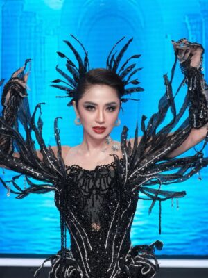 Dewi Perssik Instagram - Malam kemenangan Dangdut Academy 7✨
*Dark, bold, and undeniably powerful*
Dress @denny_opulence
Makeup By @herdanaprill
Hair Do By @rolandhairstyle
Styled By @choisheptia @djumcollect
Manager By @fanniewidya @anjarbachtiar
Team @hann_fitri @herry_wahjad @afiq_hadley