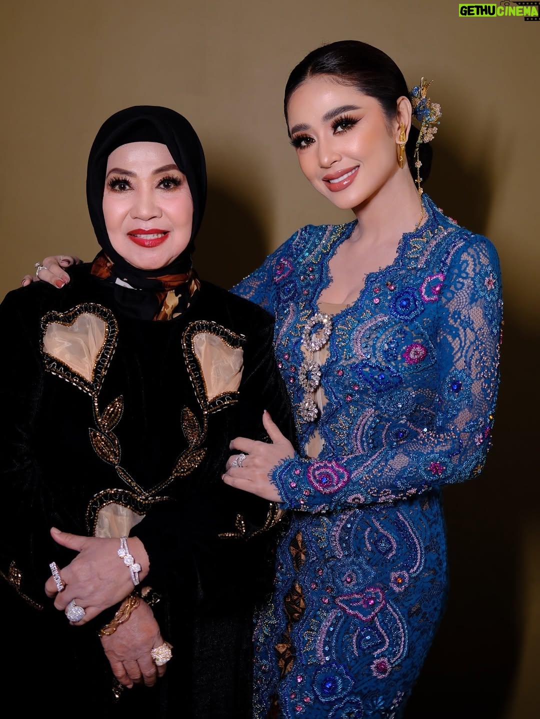 Dewi Perssik - 38.4K Likes - Sayang mamiku mamina… surgaku… selamat hari ibu sayang.. 😇😘❤️🙏🏻.
