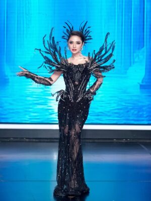 Dewi Perssik Instagram - Malam kemenangan Dangdut Academy 7✨
*Dark, bold, and undeniably powerful*
Dress @denny_opulence
Makeup By @herdanaprill
Hair Do By @rolandhairstyle
Styled By @choisheptia @djumcollect
Manager By @fanniewidya @anjarbachtiar
Team @hann_fitri @herry_wahjad @afiq_hadley