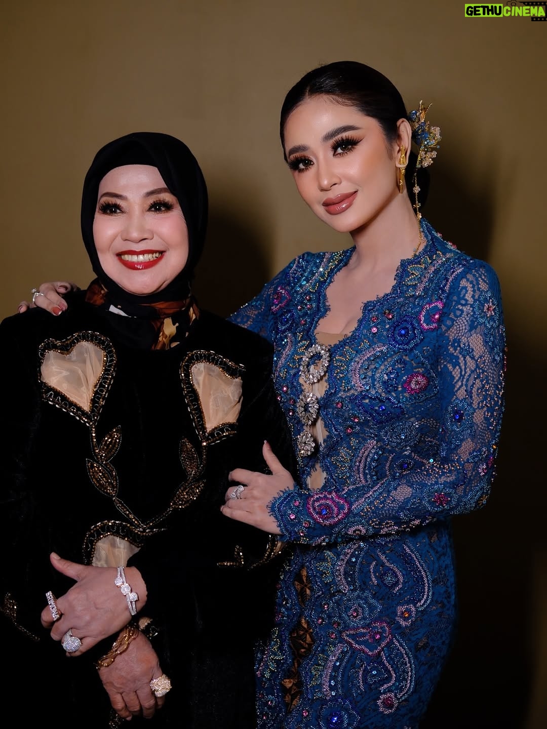 Dewi Perssik - 38.4K Likes - Sayang mamiku mamina… surgaku… selamat hari ibu sayang.. 😇😘❤️🙏🏻.