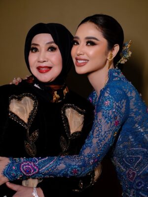 Dewi Perssik Instagram - Sayang mamiku mamina… surgaku… selamat hari ibu sayang.. 😇😘❤️🙏🏻.