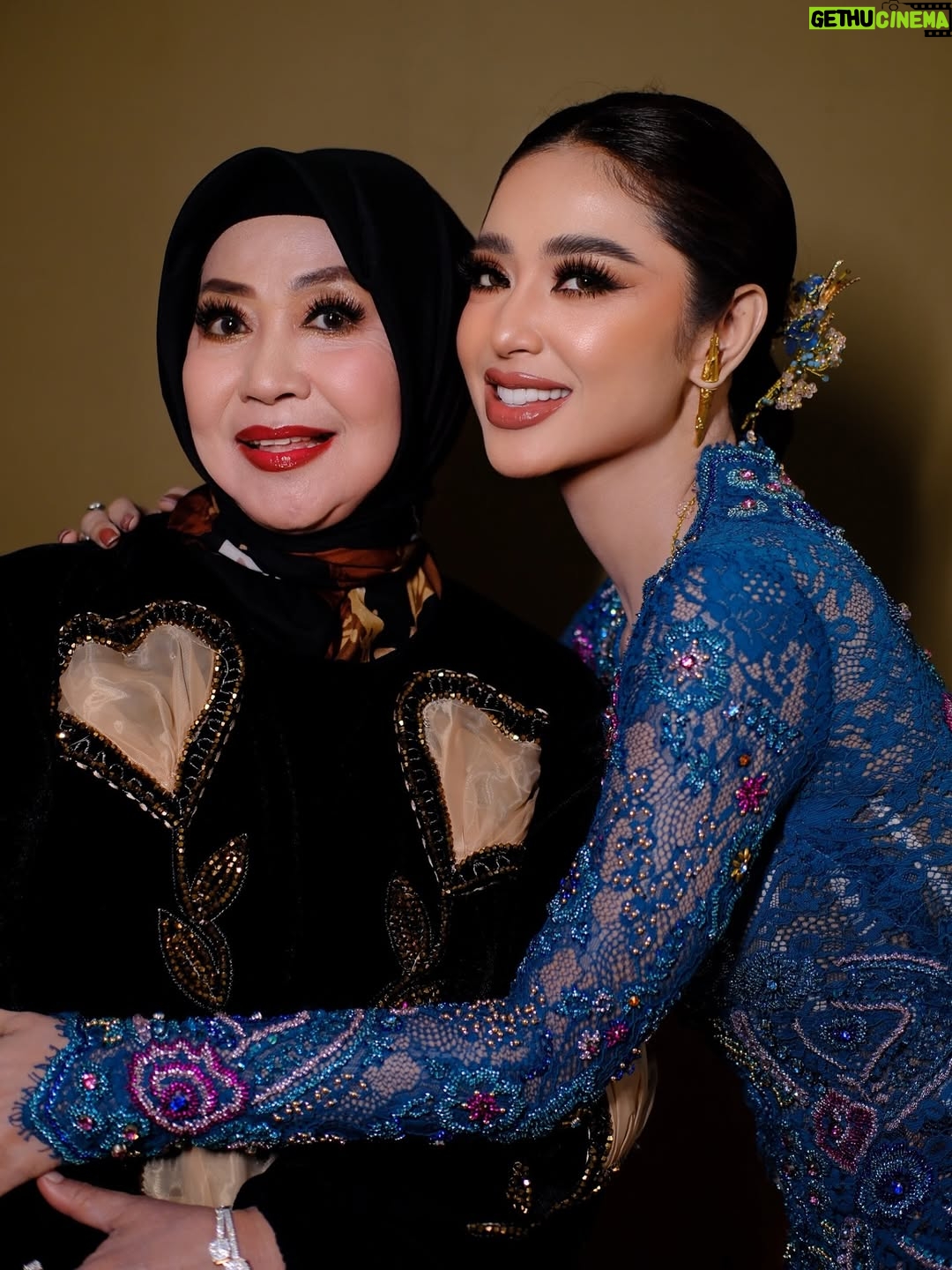 Dewi Perssik - 38.4K Likes - Sayang mamiku mamina… surgaku… selamat hari ibu sayang.. 😇😘❤️🙏🏻.