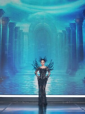 Dewi Perssik Instagram - Malam kemenangan Dangdut Academy 7✨
*Dark, bold, and undeniably powerful*
Dress @denny_opulence
Makeup By @herdanaprill
Hair Do By @rolandhairstyle
Styled By @choisheptia @djumcollect
Manager By @fanniewidya @anjarbachtiar
Team @hann_fitri @herry_wahjad @afiq_hadley