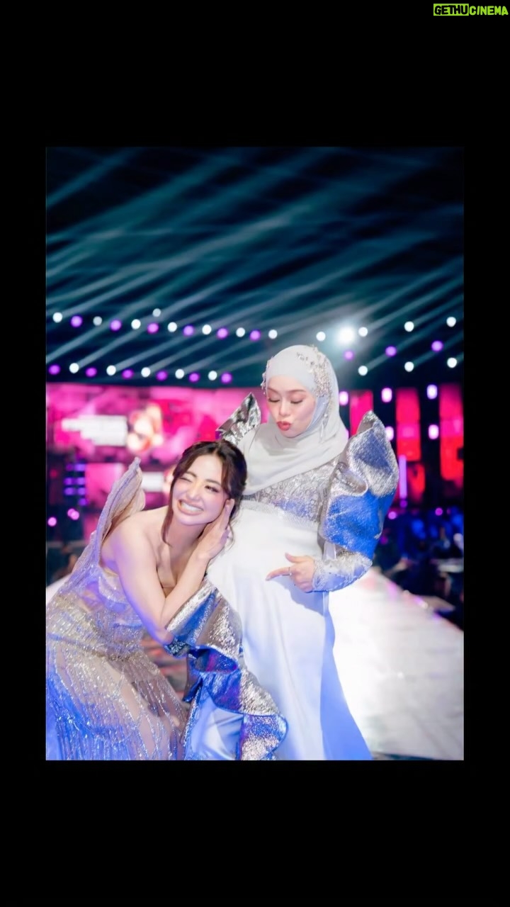Dewi Perssik - 16K Likes - Malam puncak ke 2 konser raya indosiar 31 ✨ bersama bumil kesayangan ❤️👯‍♀️🔥. 

Mua @herdanaprill 
Hairdo @rolandhairstyle 
Team @bosski_entertainment @fanniewidya 
Stylist @choisheptia @djumcollect 
Attire @coutier_the
Video @enggisrh 

#latepost