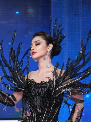 Dewi Perssik Instagram - Malam kemenangan Dangdut Academy 7✨
*Dark, bold, and undeniably powerful*
Dress @denny_opulence
Makeup By @herdanaprill
Hair Do By @rolandhairstyle
Styled By @choisheptia @djumcollect
Manager By @fanniewidya @anjarbachtiar
Team @hann_fitri @herry_wahjad @afiq_hadley