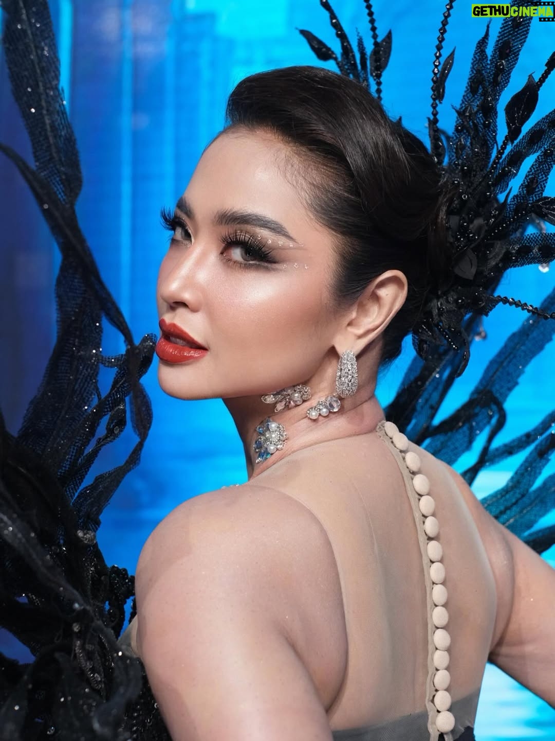 Dewi Perssik - 34.4K Likes - Malam kemenangan Dangdut Academy 7✨

*Dark, bold, and undeniably powerful*

Dress @denny_opulence 
Makeup By @herdanaprill 
Hair Do By @rolandhairstyle 
Styled By @choisheptia @djumcollect 
Manager By @fanniewidya @anjarbachtiar 
Team @hann_fitri @herry_wahjad @afiq_hadley